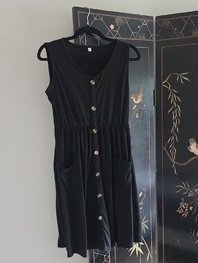 Sleeveless Black Button-Front Dress with Pockets